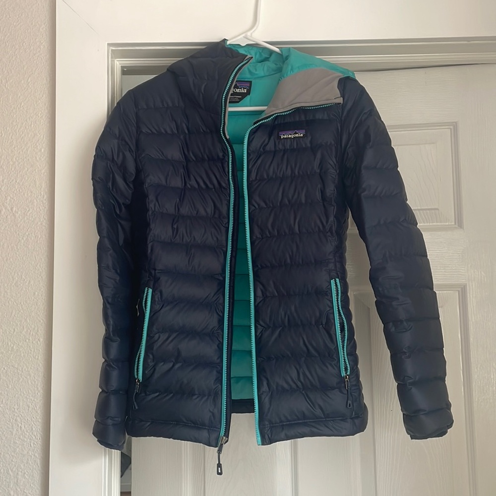 Patagonia Women’s Down Hooded Jacket XS
